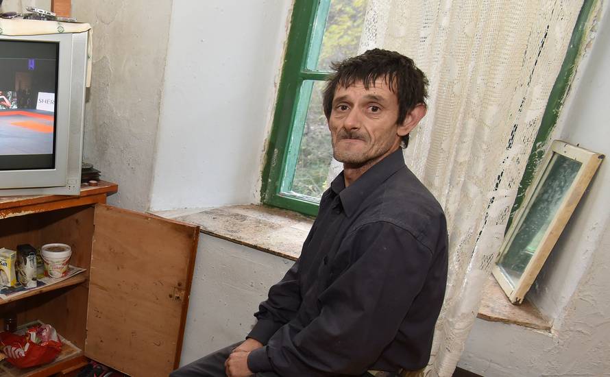 Vapaj: Jedem svaki treći dan i živim u zgradi koja se raspada