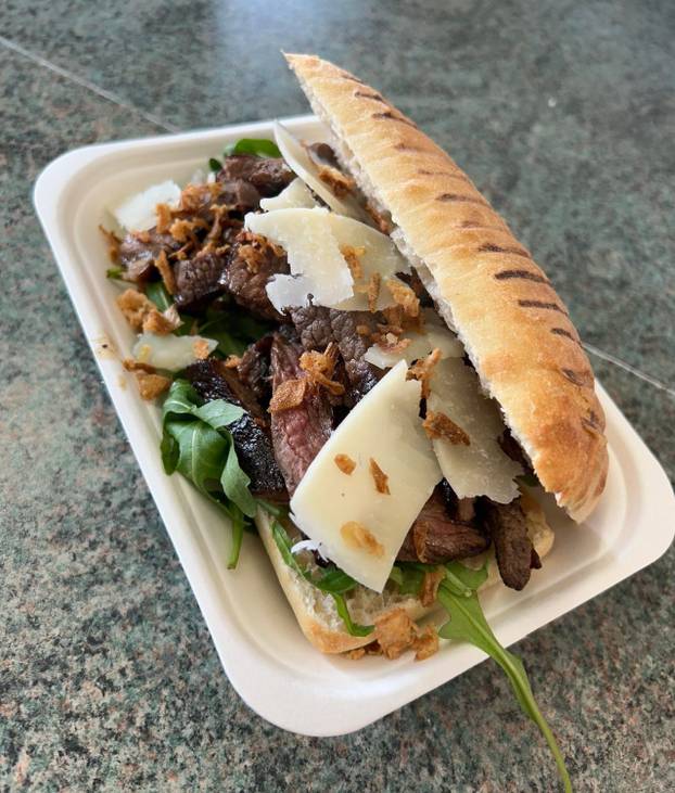 FOTO Biste li to probali? Evo što jedu na stadionima po svijetu