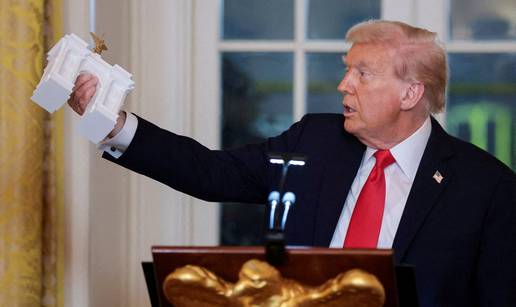 FOTO Zaboravite na Slavoluk pobjede, sti&zcaron;e Slavoluk Trump! Trump: Za koga je? Za mene!