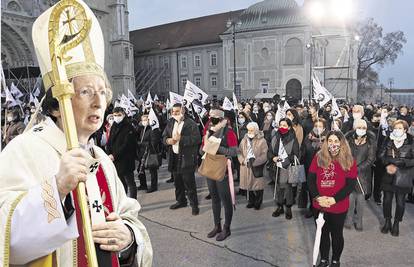 U ime Oca i Sina i vakcine: Krši mjere koje sama propovijeda