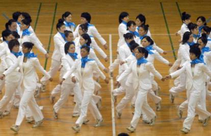 Japanska verzija navijačica: One sinkronizirano hodaju