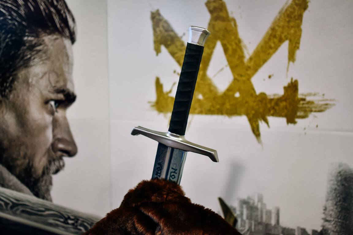 Brojni poznati pogledali epsku priču o maču kralja Arthura