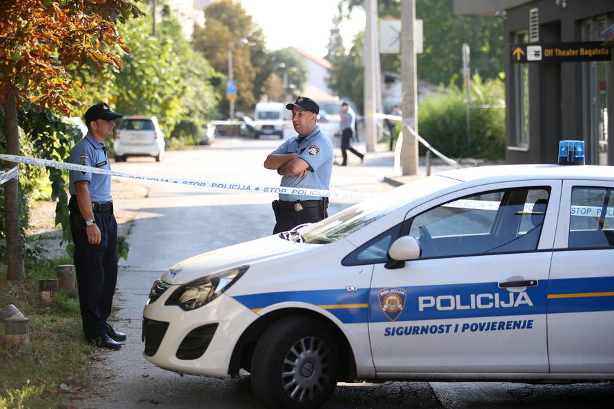 Bomba ispred kafića: Krhotine su pogodile slučajnu prolaznicu