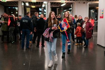 Hrvati iz svih dijelova svijeta su stigli na domoljubni koncert 'Domu mom' u Arenu Zagreb