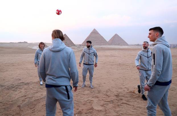 Kairo: Hrvatski nogometni reprezentativci obišli su piramide