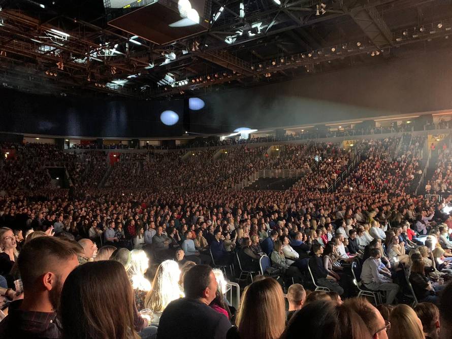 Prosidba na koncertu Sergeja Ćetkovića: Marija je rekla 'da'