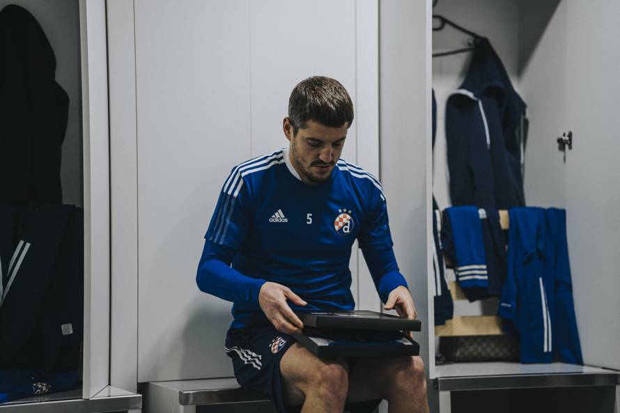 Dinamo pustio u prodaju dres iz 1990.  sa zvijezdom na grbu u kojem je Boban udario milicajca