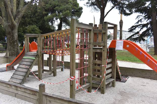 Građani Pule pridržavaju se naputaka te su ulice i parkovi potpuno prazni