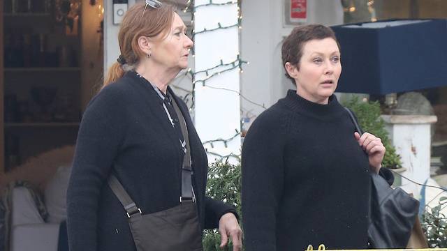 *EXCLUSIVE* Shannen Doherty and her mom enjoy a shopping day together