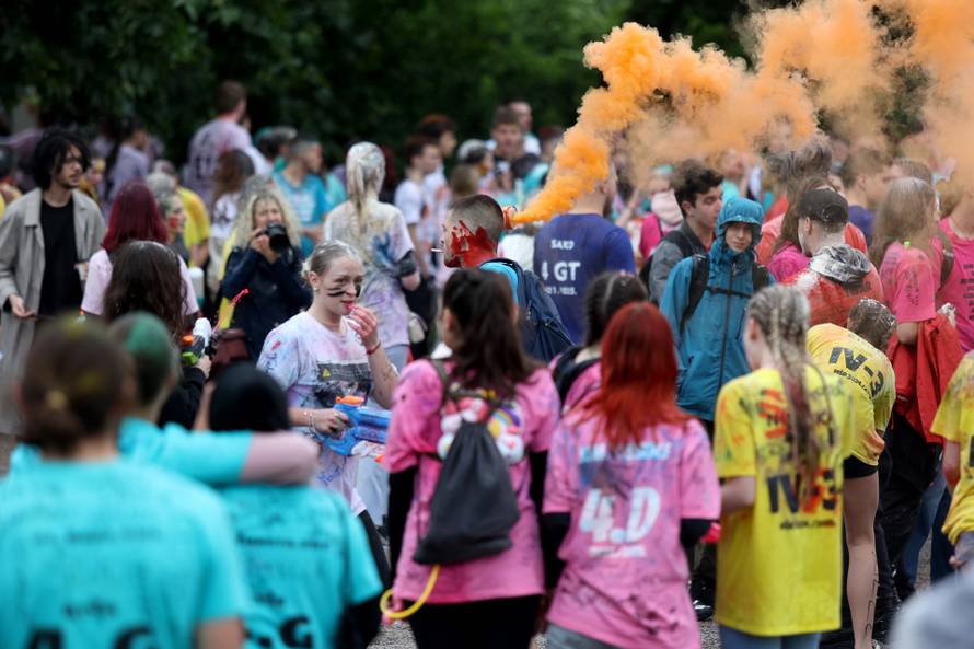 Rijeka: Maturanti srednjih škola širom grada slave kraj srednjoškolskog obrazovanja