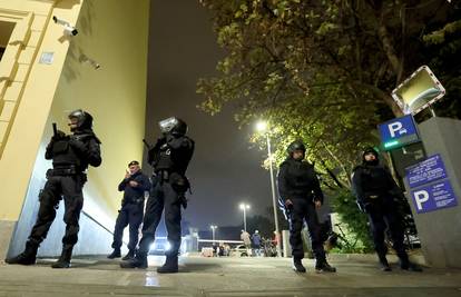 Maskirani tipovi stigli na Dane srpske kulture u Zagrebu! Lovila ih policija, oglasio se Pupovac...