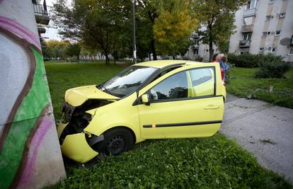 Sudar na križanju u Zagrebu: Automobil udario u zid zgrade