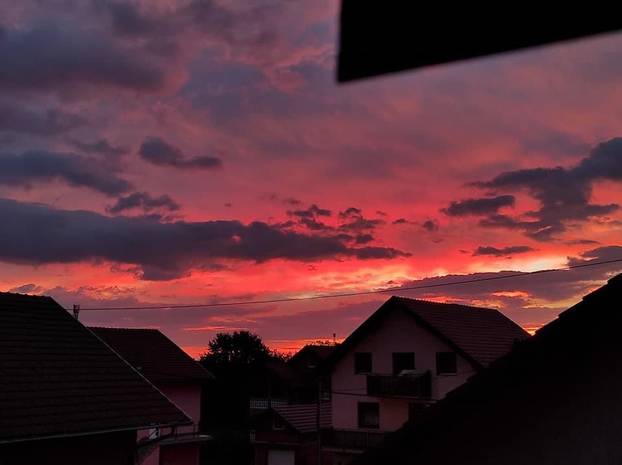 Mnoge Zagrepčane probudile su prekrasne boje neba: Društvene mreže prepune su fotografija