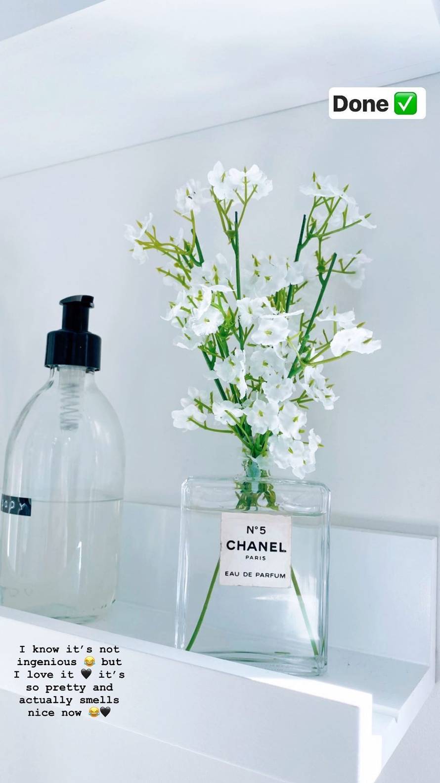 Praznu bočicu Chanel parfema pretvorila u ovu  modernu vazu