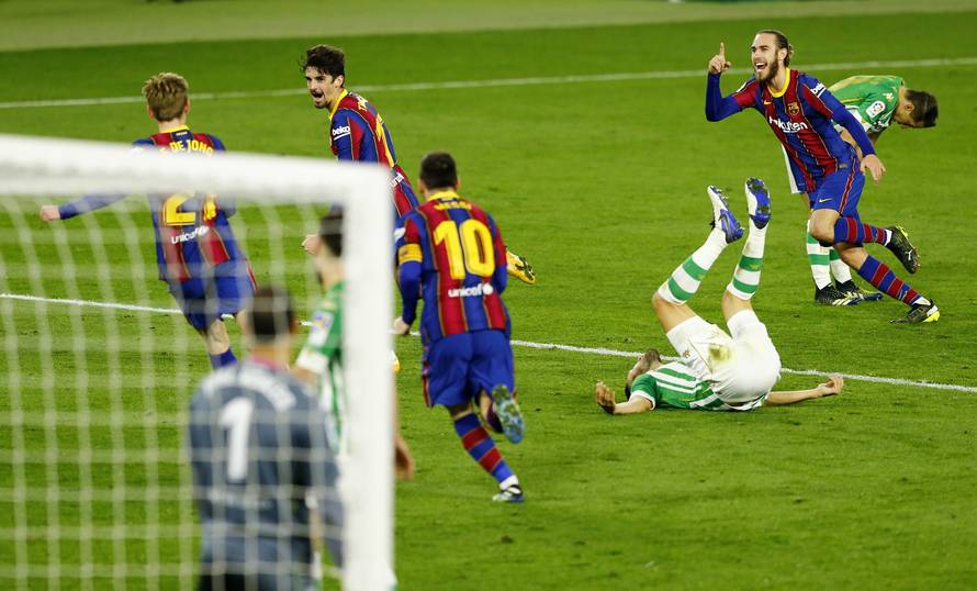 La Liga Santander - Real Betis v FC Barcelona