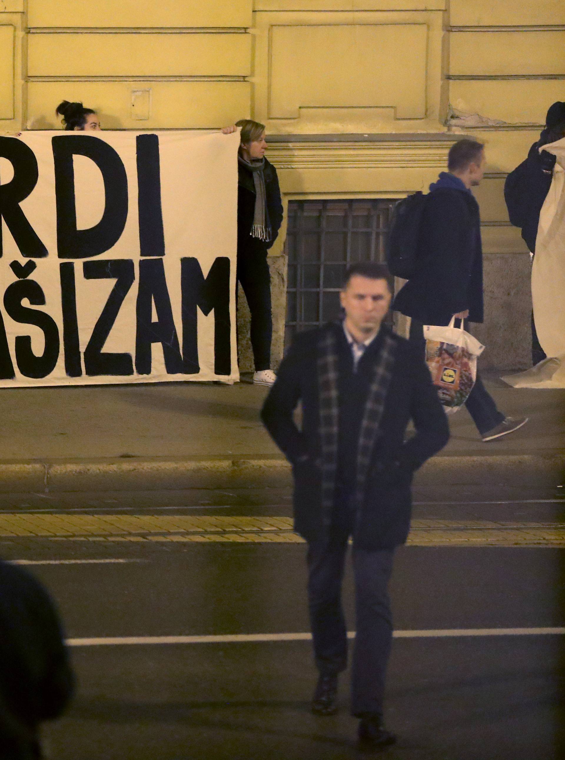 Zagreb: Prosvjed ispred hotela Esplanade za vrijeme summita Srednjoeuropske inicijative