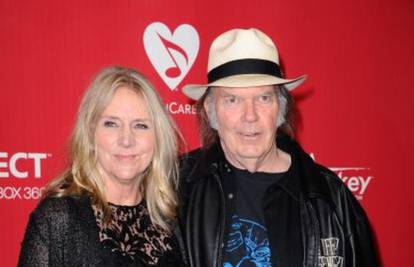 Neil Young se nakon 36 godina braka razvodi od supruge Pegi