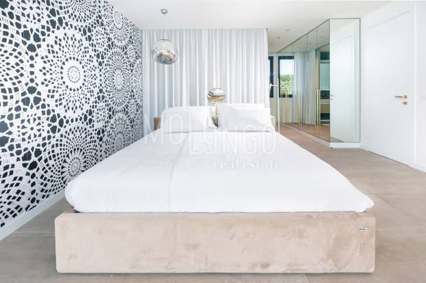 Opa! Vila na Pagu opremljena je tako da ni ne morate na plažu