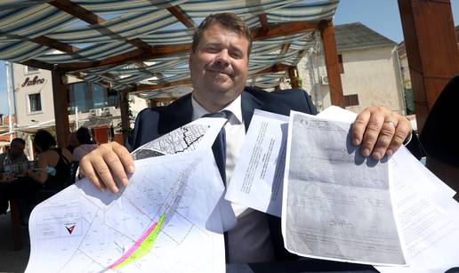 U bitku za fotelju Tonija Bordela na Murteru idu  znanstvenica, Konj, delfin i tajni igrač HDZ-a