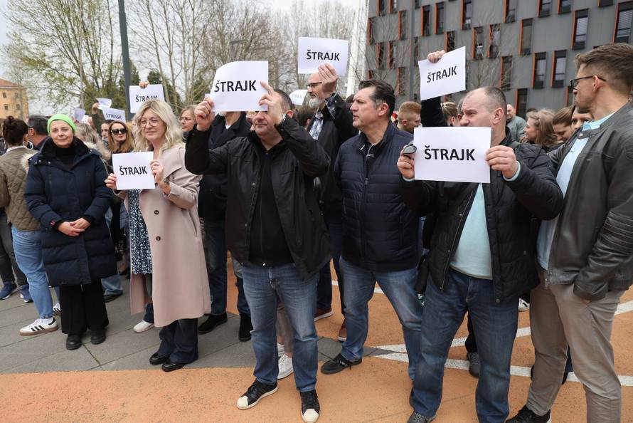 U Osijeku održana konferencija za medije tijekom štrajka prosvjetara