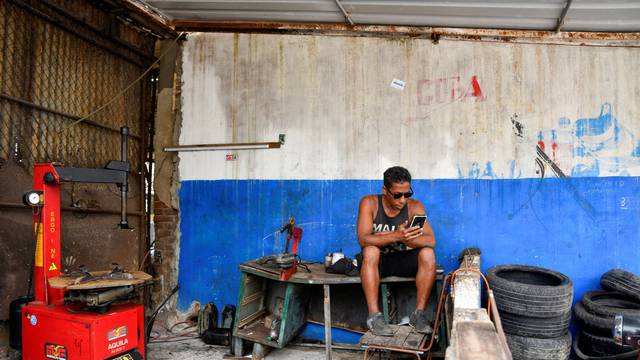 Cuba hit by total blackout