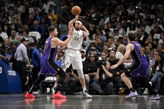 NBA: Los Angeles Lakers at Dallas Mavericks