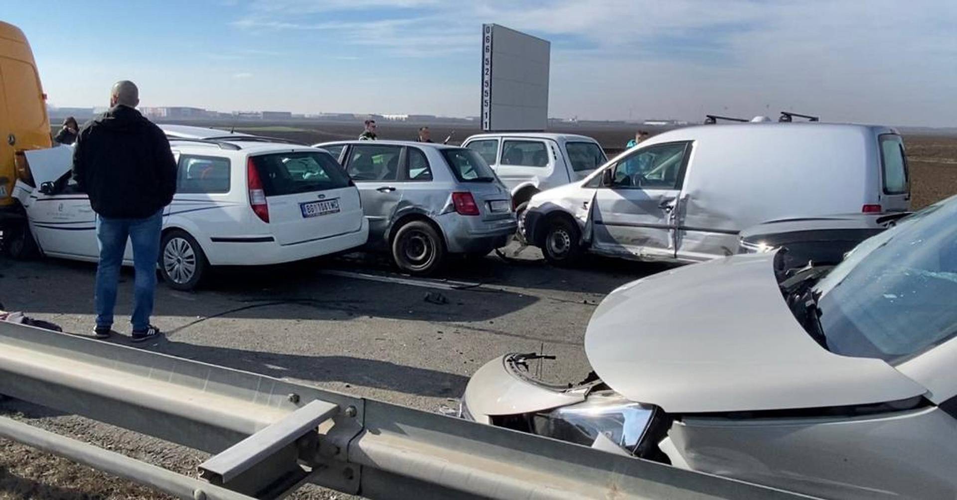 Više od 40 vozila sudjelovalo u lančanom sudaru na autocesti kod Stare Pazove