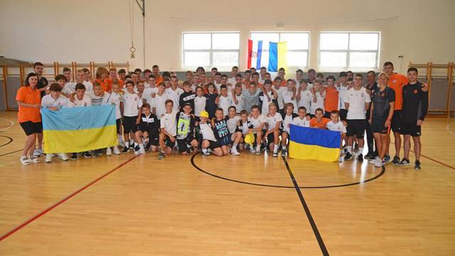 Nogometaši Shakhtar iz Donetska gostovali kod MNK Maslinica na otoku Šolti