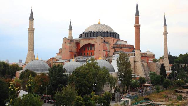 Turisti će moći obići Aju Sofiju, ostaju kršćanske ikone i mozaici
