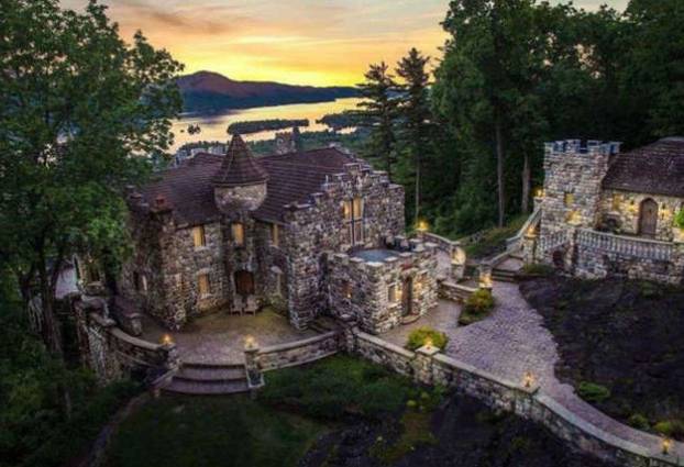 FOTO Dvorci diljem svijeta na prodaju! Neki imaju 200 soba, tamnice, jezera, šume i potoke