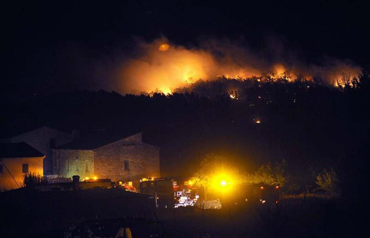 Veliki požar na Kanarima, evakuirali su oko 4000 ljudi