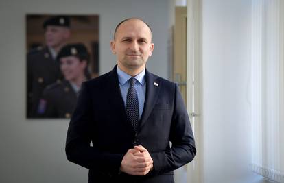 Ivan Anušić u Prištini rekao da je Hrvatska potpuno uz Kosovo, posjetio vojnike u KFOR-u