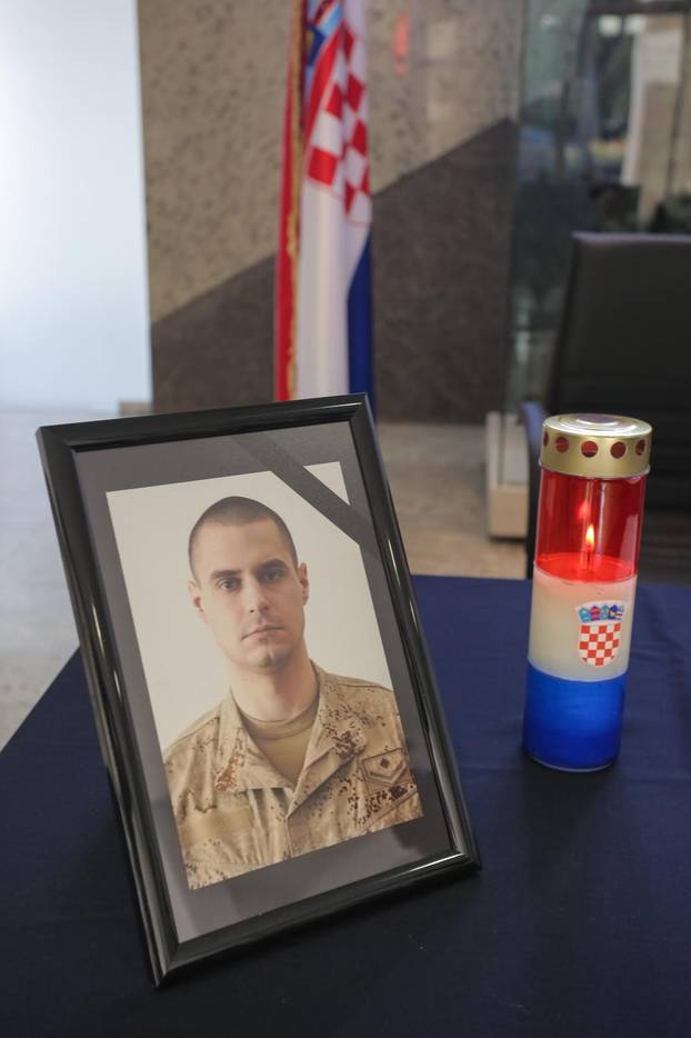 Zagreb: Otvorena Knjiga Å¾alosti za preminulog pripadnika Hrvatske vojske