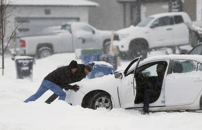 Što učiniti ako vam auto zapne u snijegu? Evo kako se izvući...