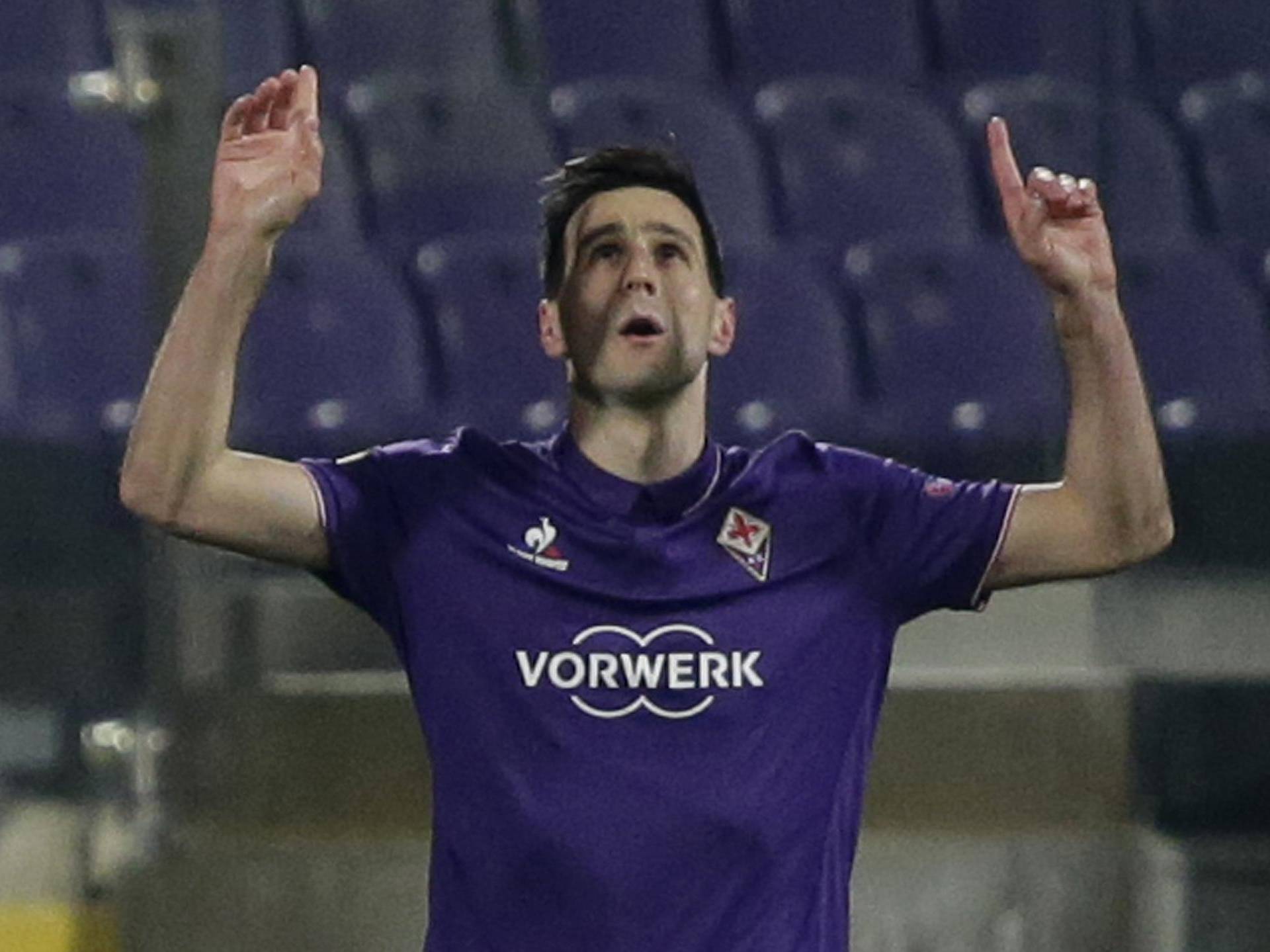 Fiorentina's Nikola Kalinic celebrates scoring their first goal