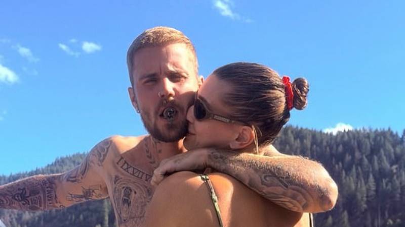 FOTO Justin Bieber pokazao fotke s ljetovanja, svi gledali u guzu njegove supruge Hailey
