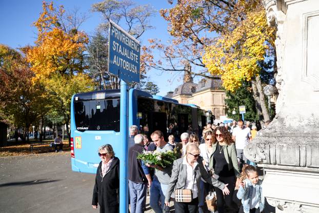 Zagreb: Svi sveti groblja poznatih osoba