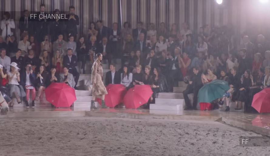 Paris izjurila s revije: Zgrozilo ju izrabljivanje konja za modu