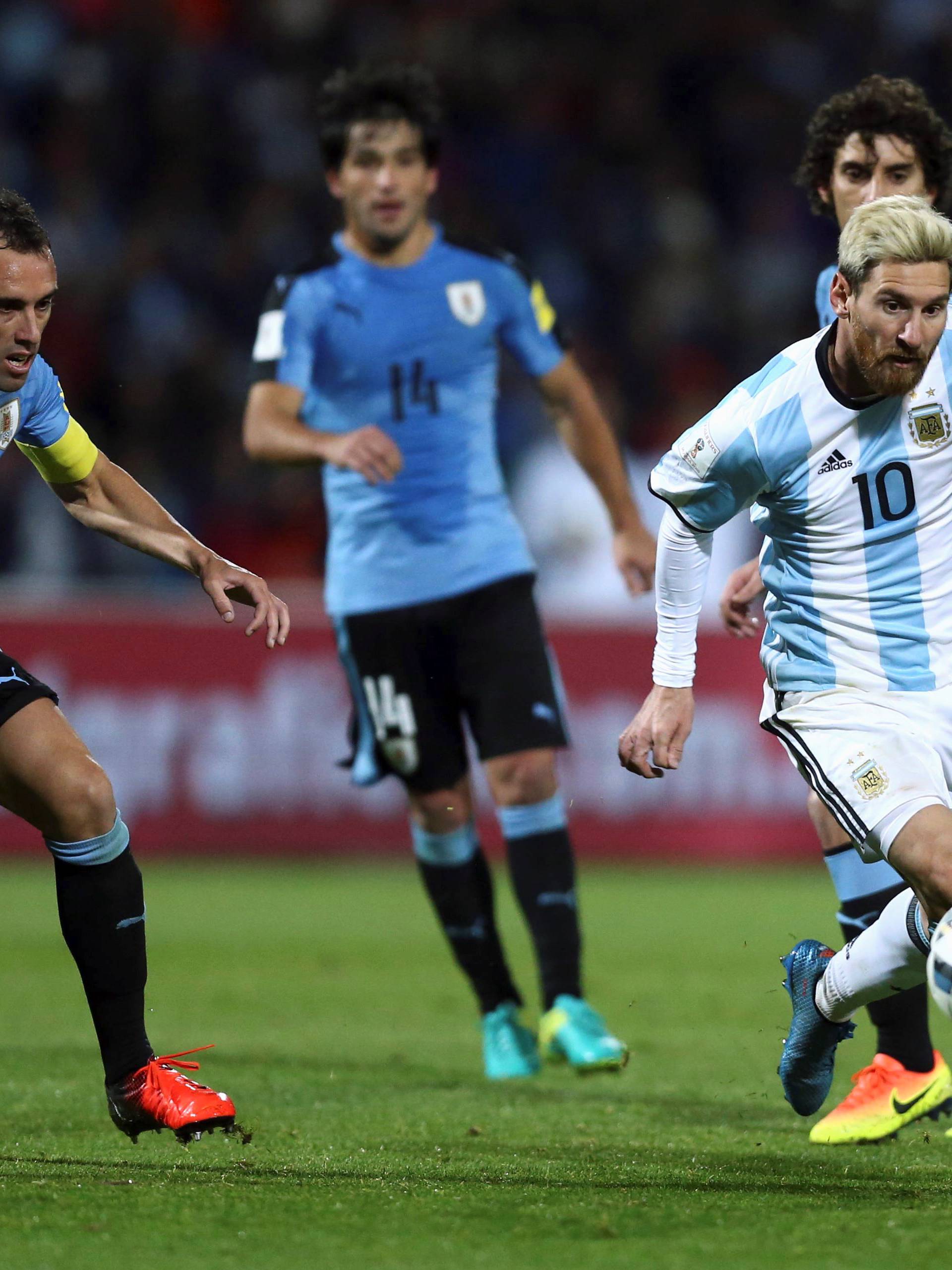 Football Soccer - World Cup 2018 Qualifiers - Argentina v Uruguay - Estadio Malvinas Argentinas, Mendoza, Argentina