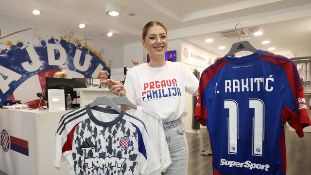 Split: Rakitićev dres u Fan shopu Hajduk