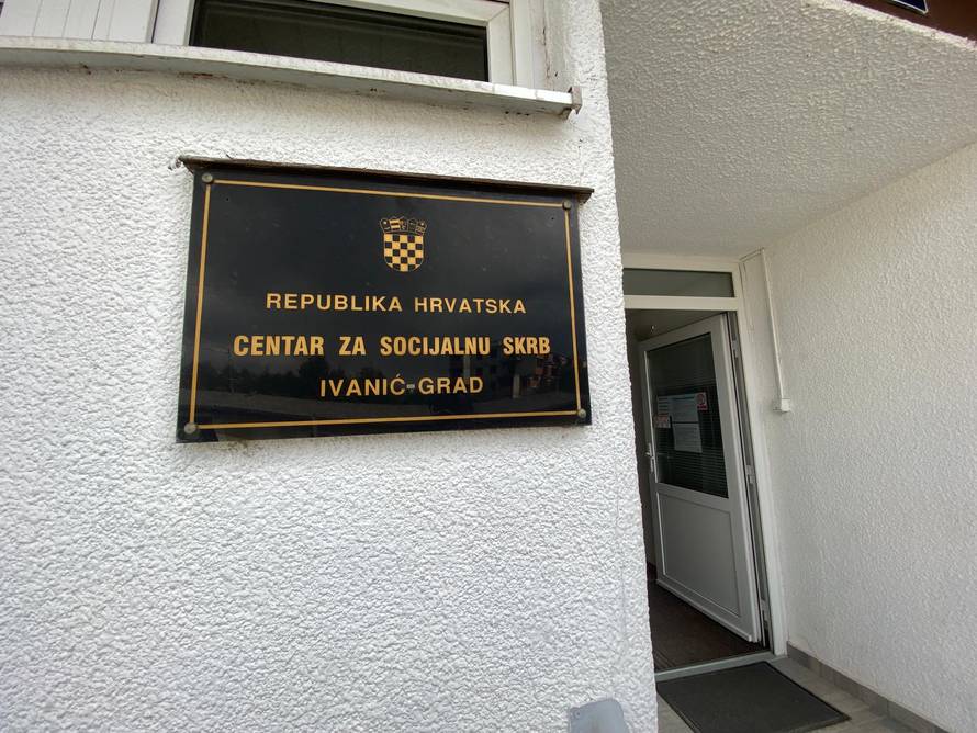 Zaštitarka spriječila napad: 'On je iščupao detektor metala i slomio stol. Nosio me po centru'