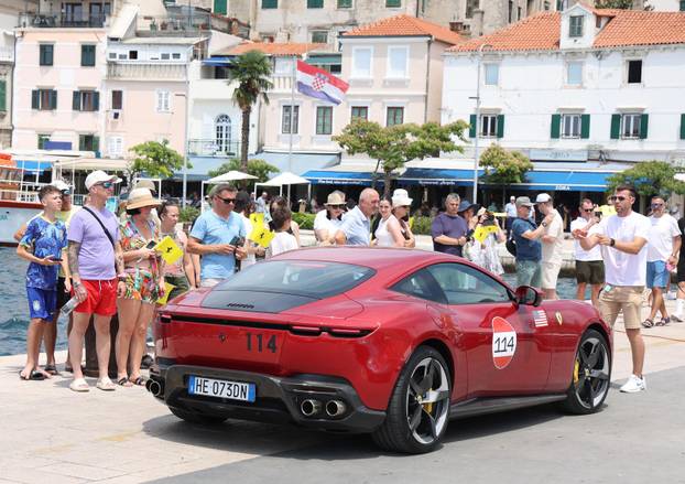 Šibenik: Turneja Ferrari Cavalcade 2026. s više od 120 Ferrarija na šibenskoj rivi