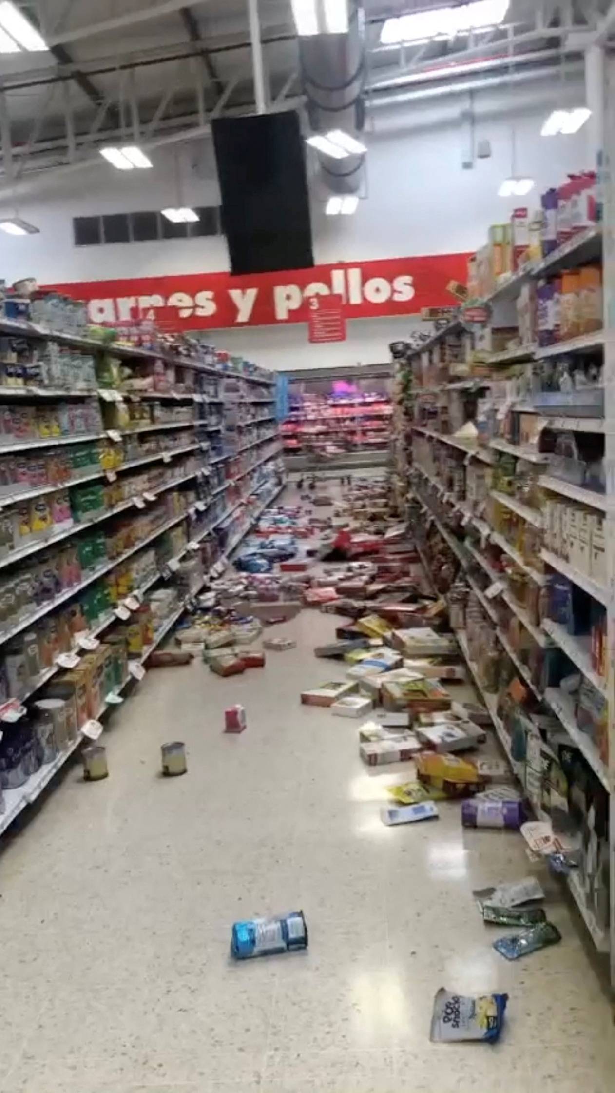 Aftermath of an earthquake in Guayaquil