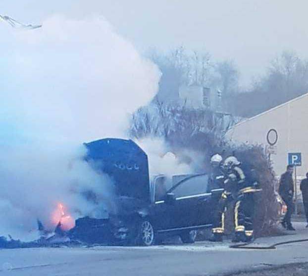 Zapalio se automobil: 'Gorio je iznutra, baš se jako dimilo...'