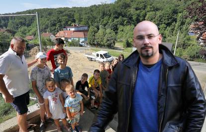 Plenkovićev savjetnik Josip Jelić pred izbore rekao da gradi igrališta, a građani će dobiti  zid