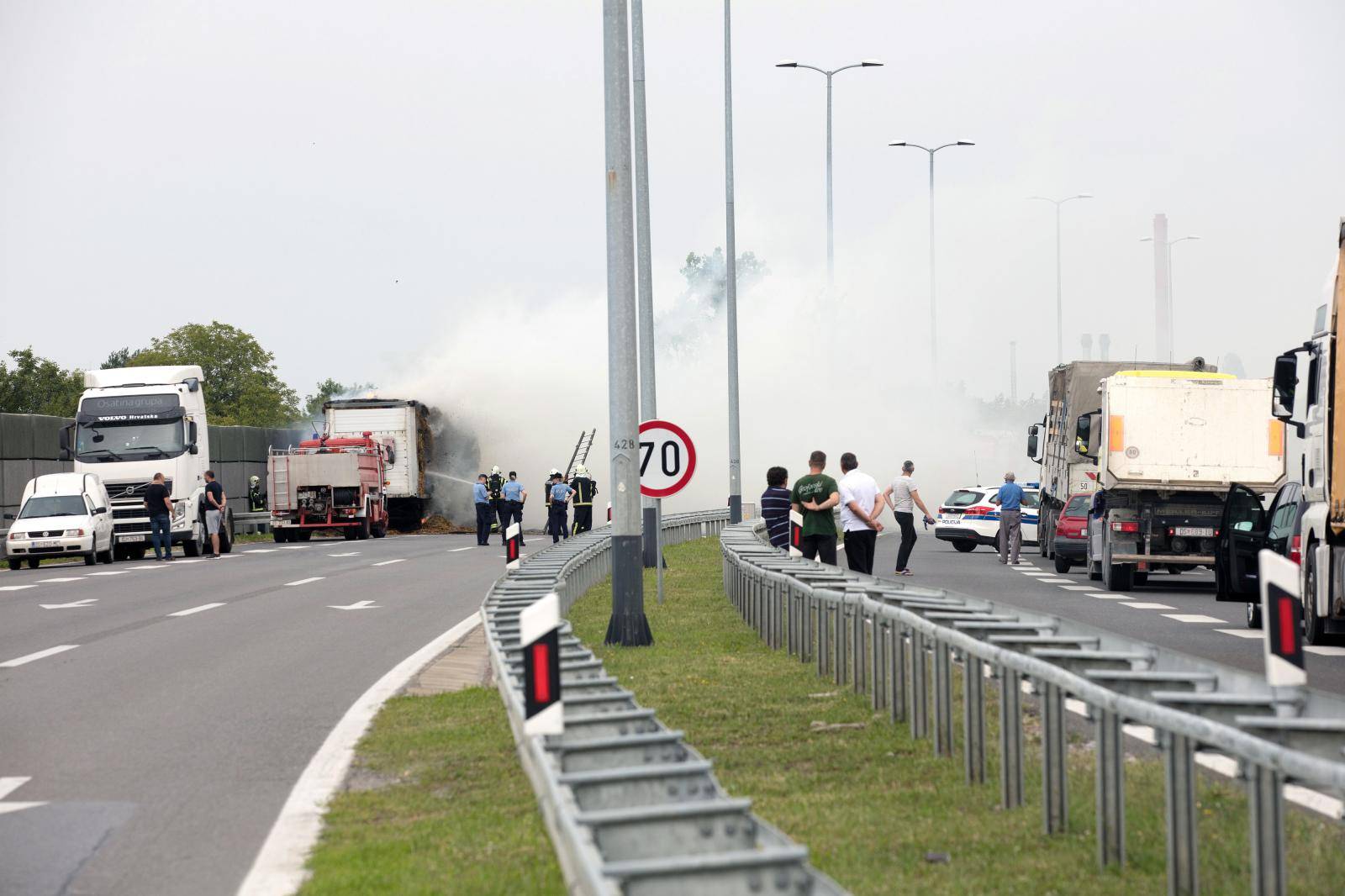 Osijek: Na obilaznci doÅ¡lo do zapaljenja tereta na kamionu