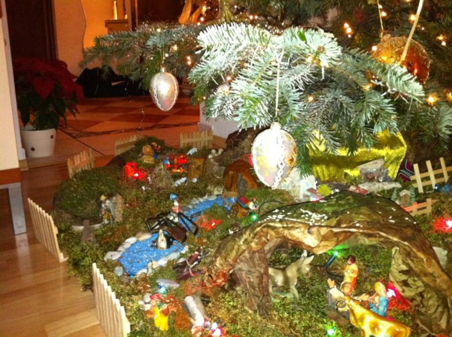 Šaljite fotografije božićnih jelki i osvojite vrijednu nagradu...