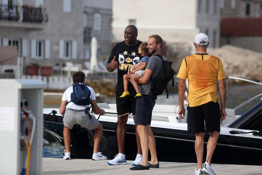 Johnsonu su na fotku s Korčule pisali isto, Hrvati ih ispravljali