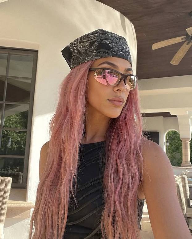 FOTO Fitness influencerica ružičaste kose živi savršen život - ali ona nije ono što mislite...