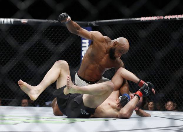 MMA: UFC 205-Weidman vs Romero